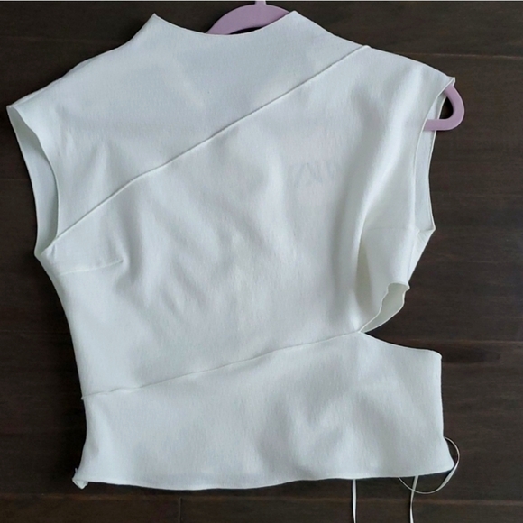 Zara Bloggers Fave Side Cut-Out Blouse- Medium - Picture 1 of 6